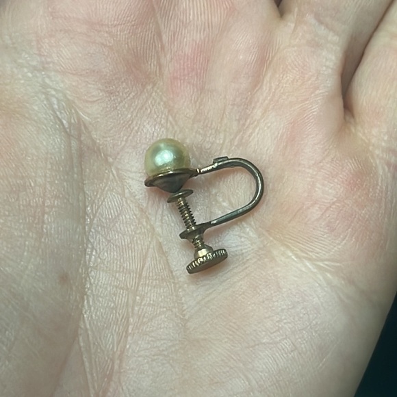Vintage Pearl Earrings for non pierced ears - Picture 2 of 6